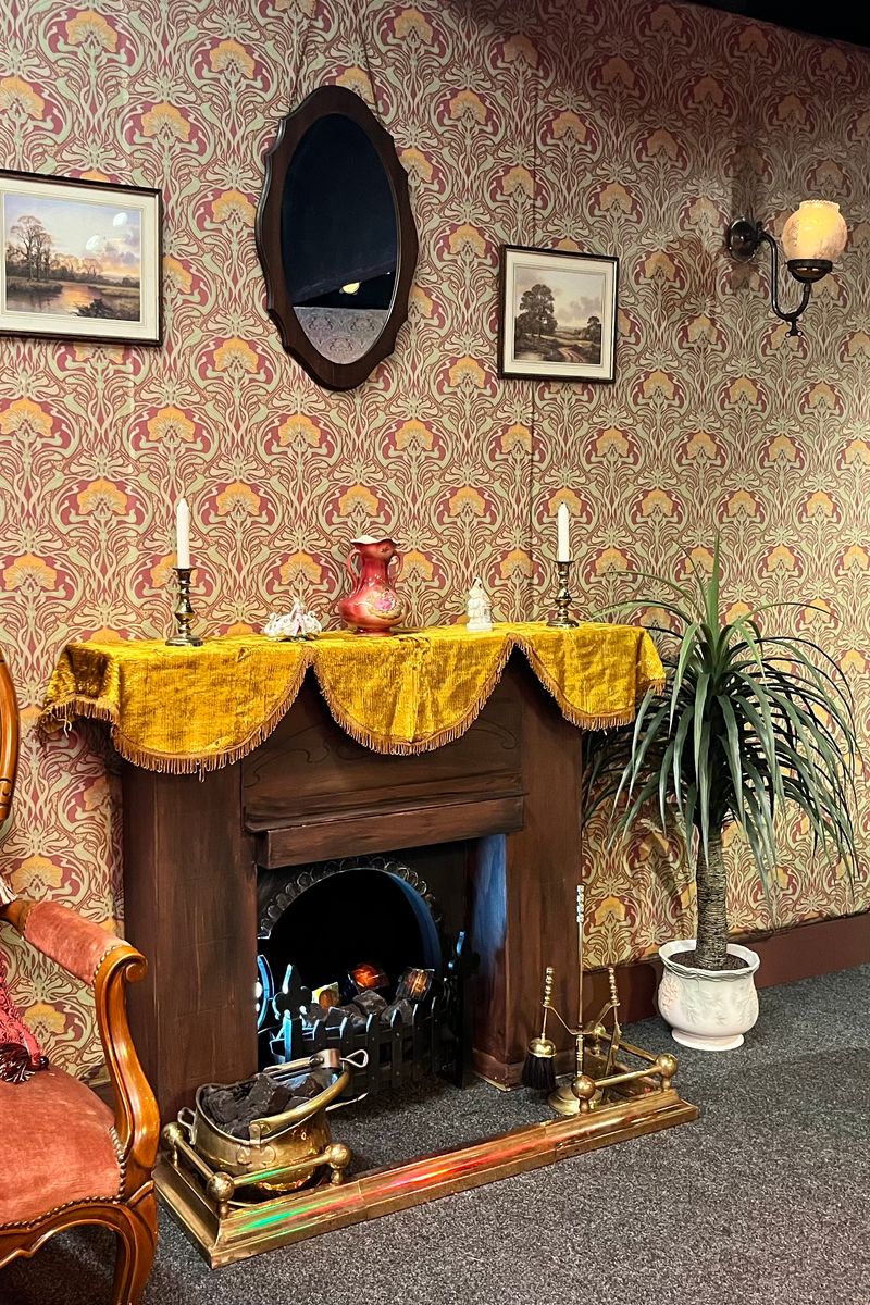 Gaslight - img_5403.jpeg